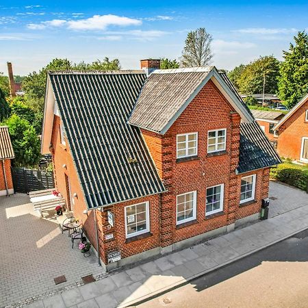 Like Home Holiday House 9 A Варде Екстериор снимка