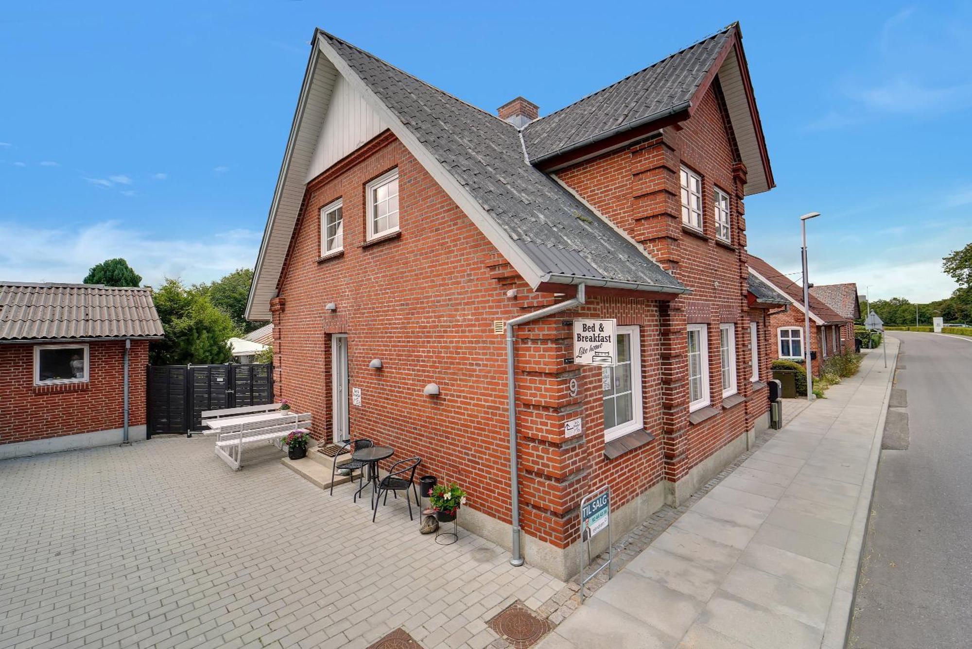 Like Home Holiday House 9 A Варде Екстериор снимка